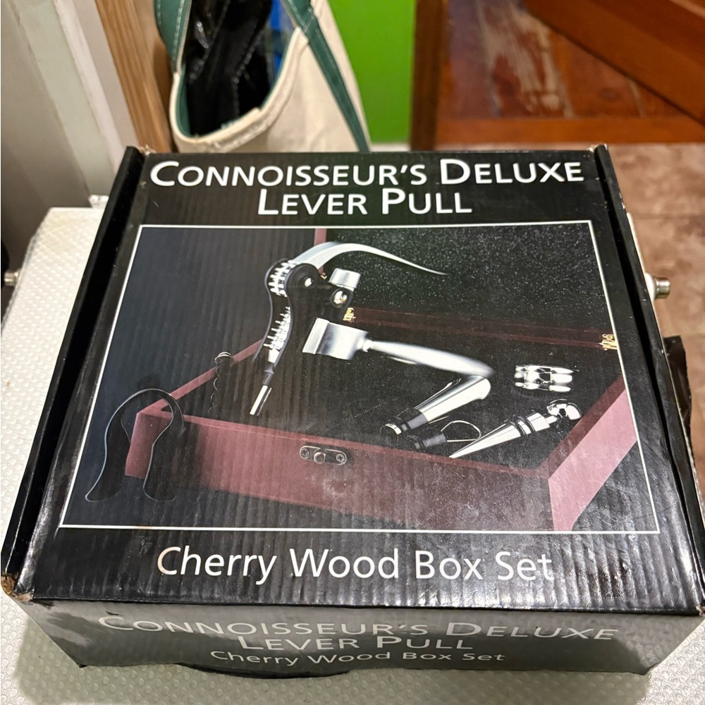 Connoisseur's Deluxe Lever Pull Cherry Wood Box Set-NEW IN BOX